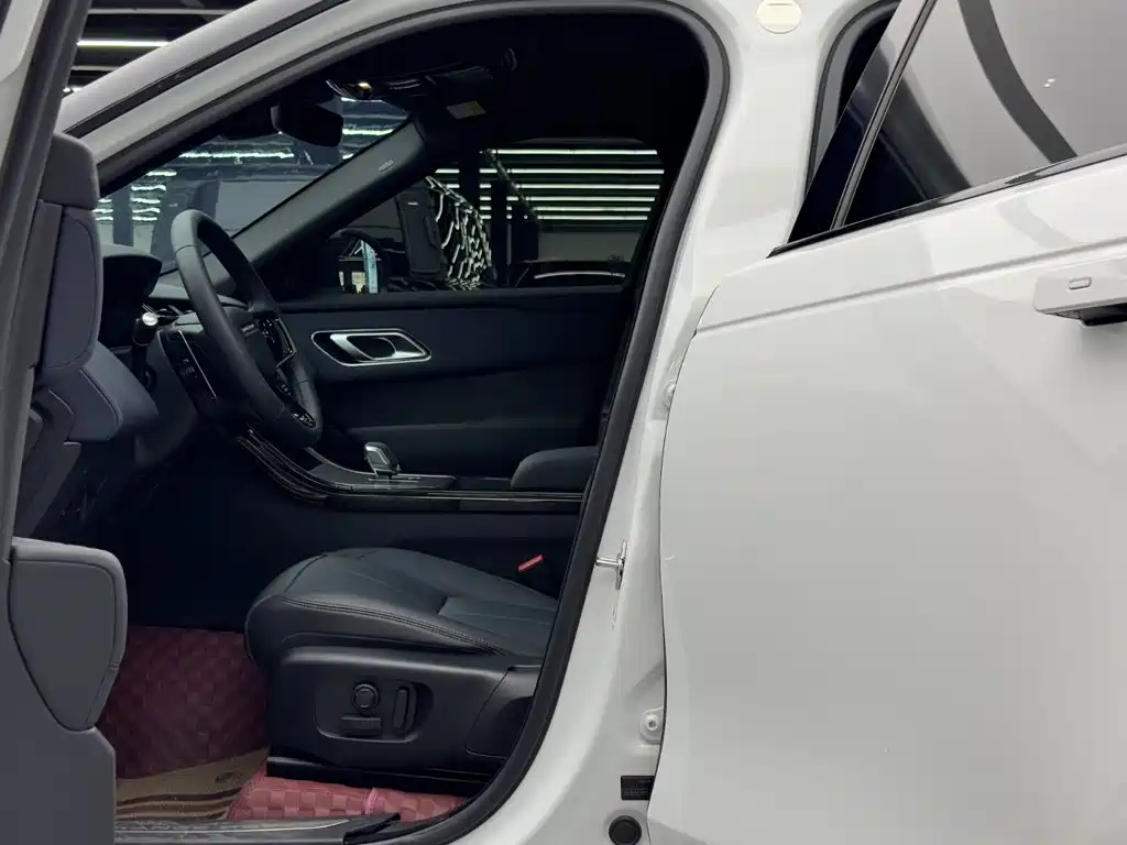 Land Rover Velar — миниатюра 8