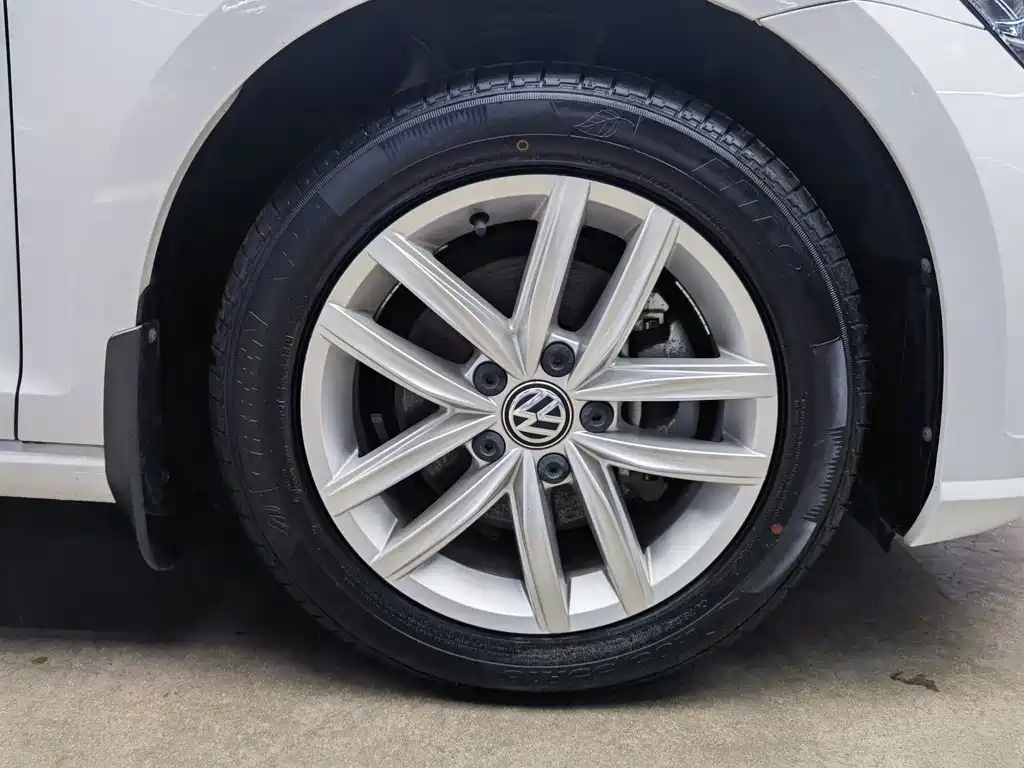 Volkswagen Golf — миниатюра 15