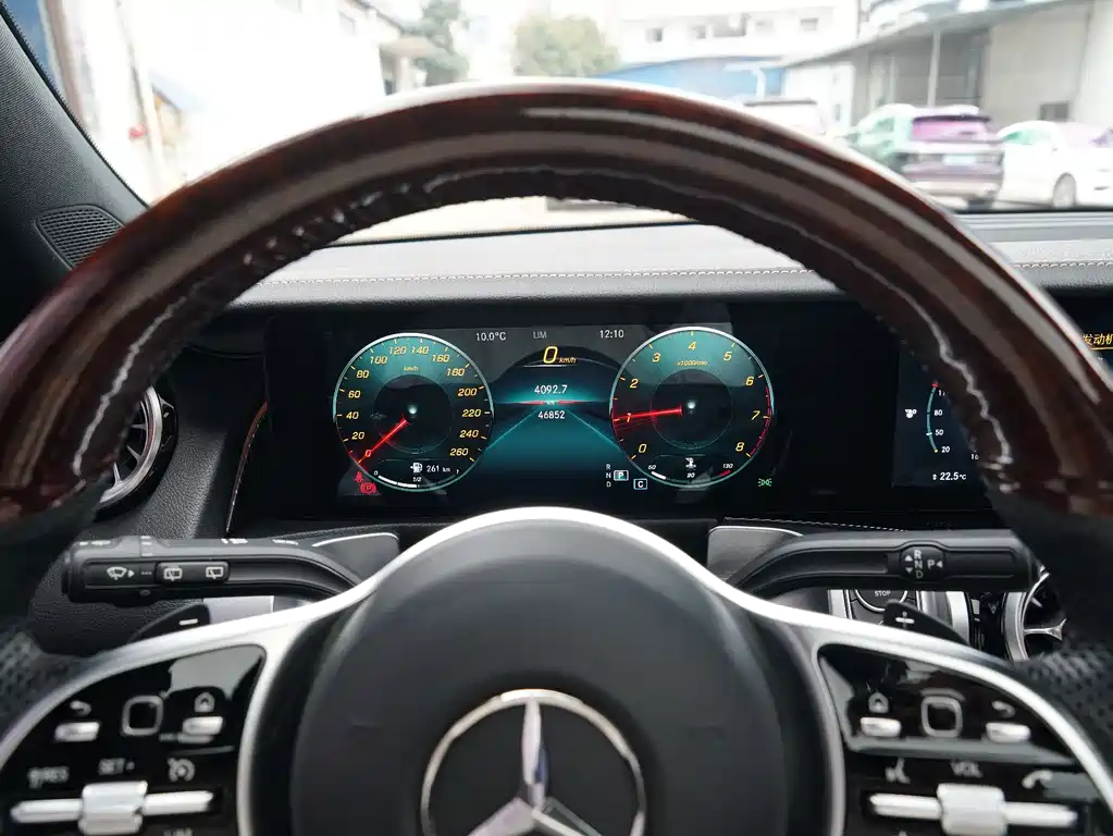 MERCEDES-BENZ GLB