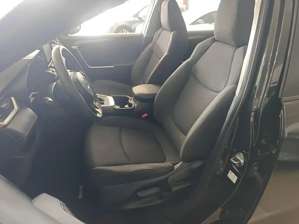 Toyota RAV4 — миниатюра 15