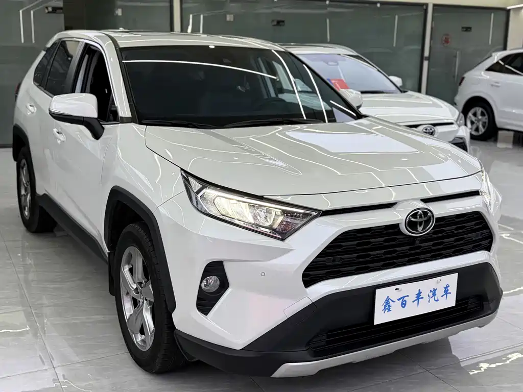 Toyota RAV4 — миниатюра 3
