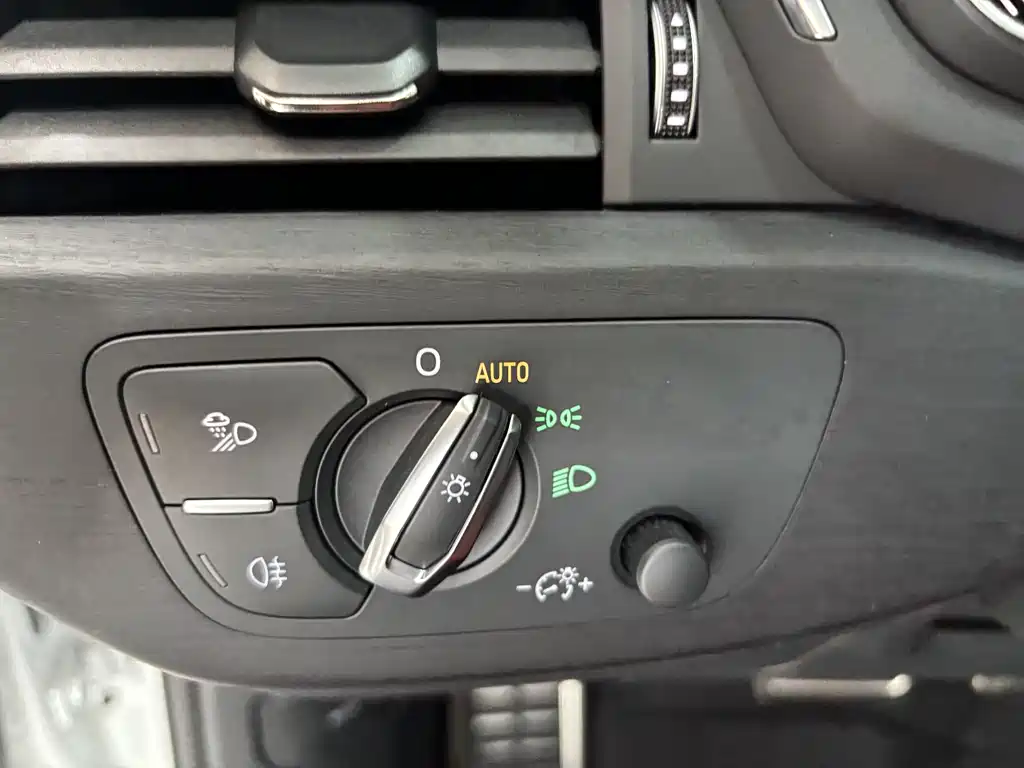 Audi A4L 2 Million Units Delight Edition 40 TFSI Luxury Dynamic Type, фото 15