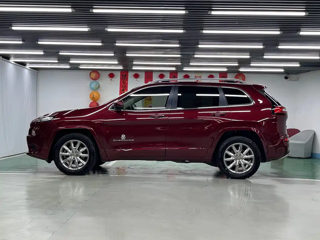 Jeep Cherokee — миниатюра 4