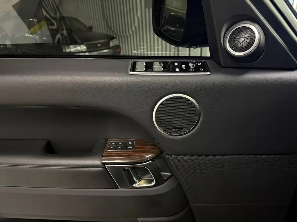 Land Rover Range Rover — миниатюра 24