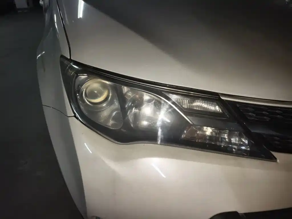 Toyota RAV4 — миниатюра 7