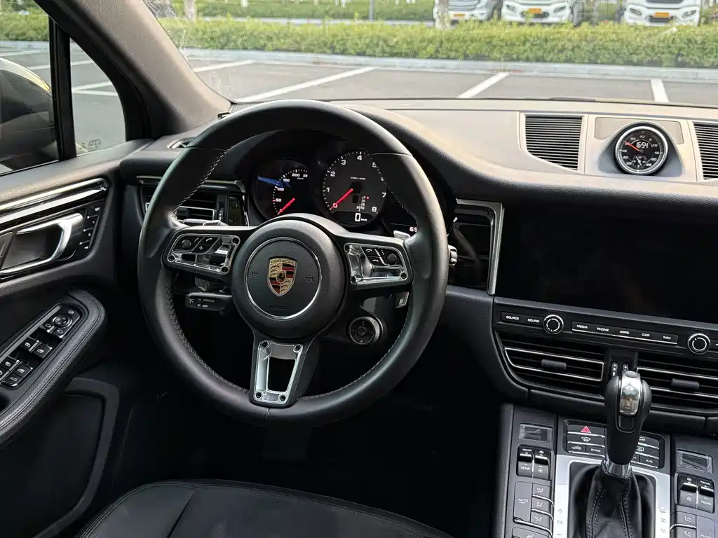 Porsche Macan — миниатюра 11