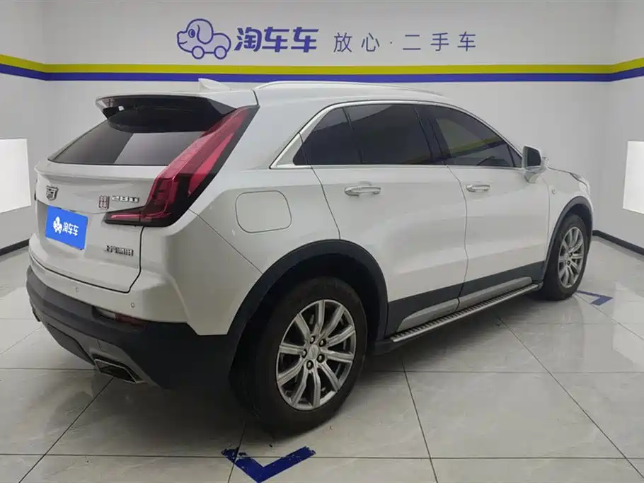 CADILLAC XT4