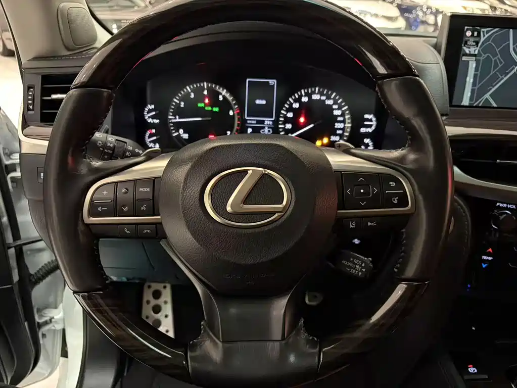 Lexus LX — миниатюра 10