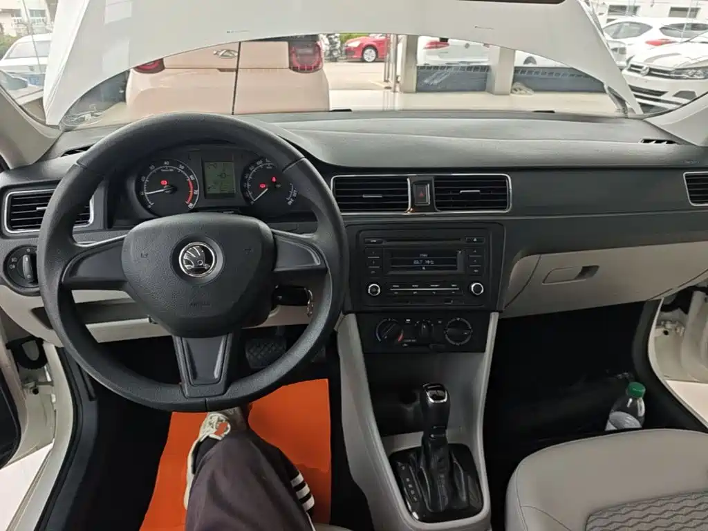 Skoda Rapid — миниатюра 10