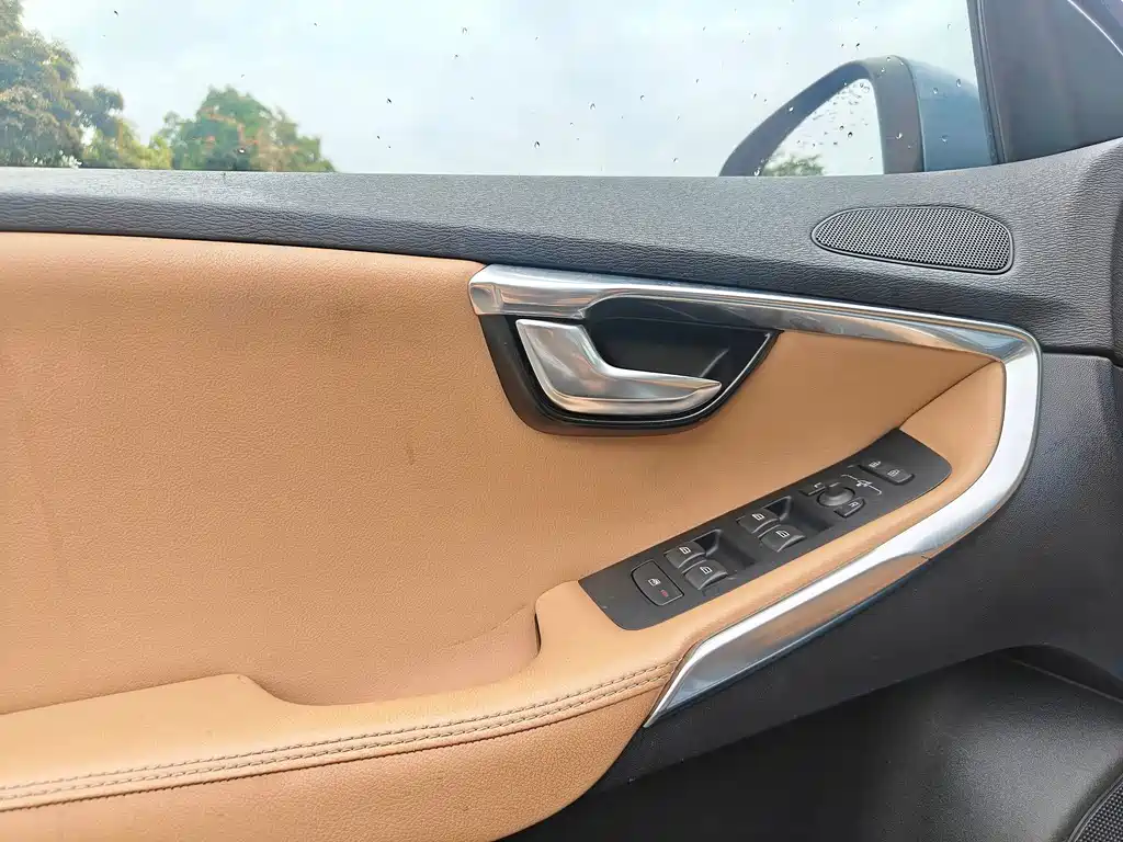 Volvo V40 — миниатюра 12