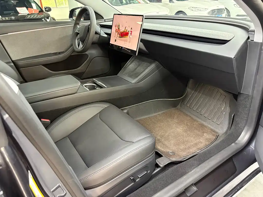 Tesla Model 3 — миниатюра 13