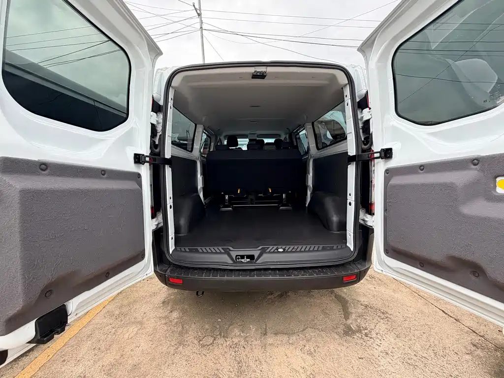 Ford Transit — миниатюра 14