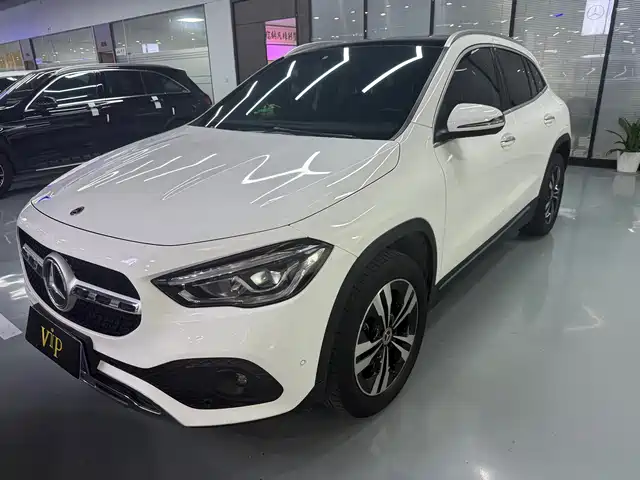 MERCEDES BENZ GLA
