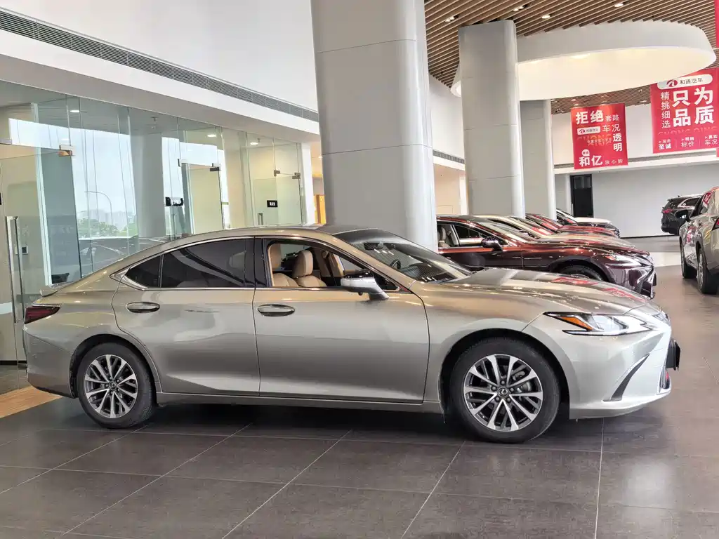 Lexus ES — миниатюра 4