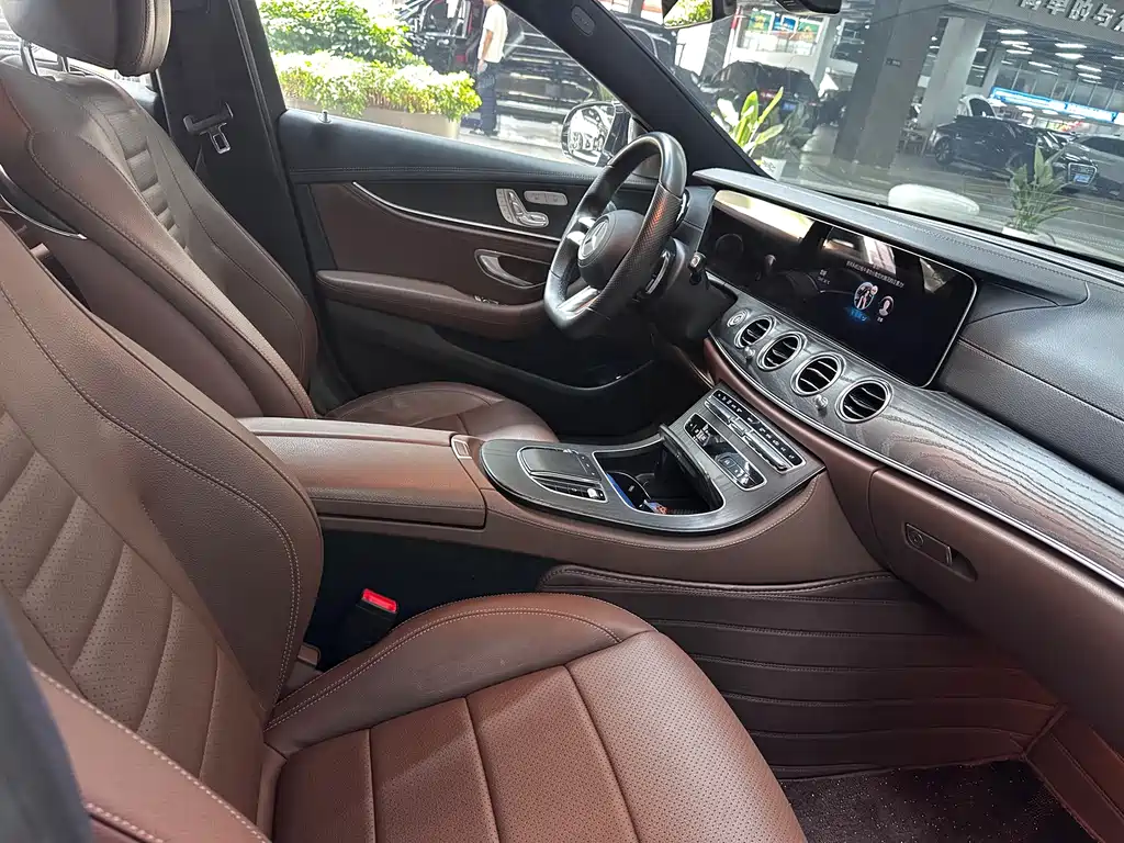 Mercedes-Benz E-Class — миниатюра 7