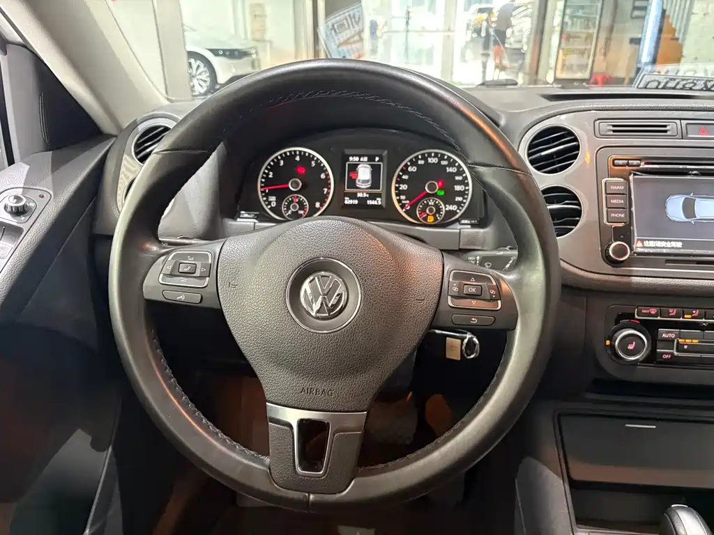 Volkswagen Tiguan — миниатюра 8