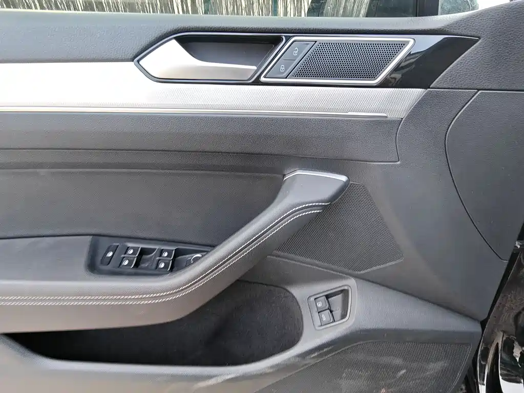 VOLKSWAGEN MAGOTAN GTE PLUG IN HYBRID