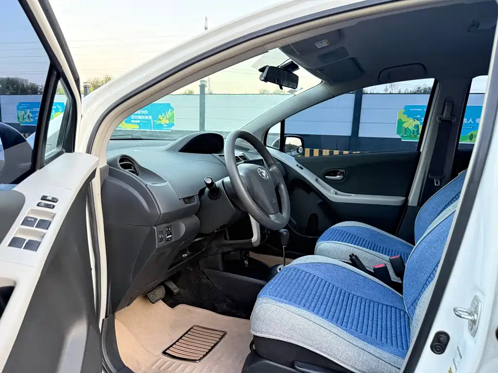 Toyota Yaris — миниатюра 6