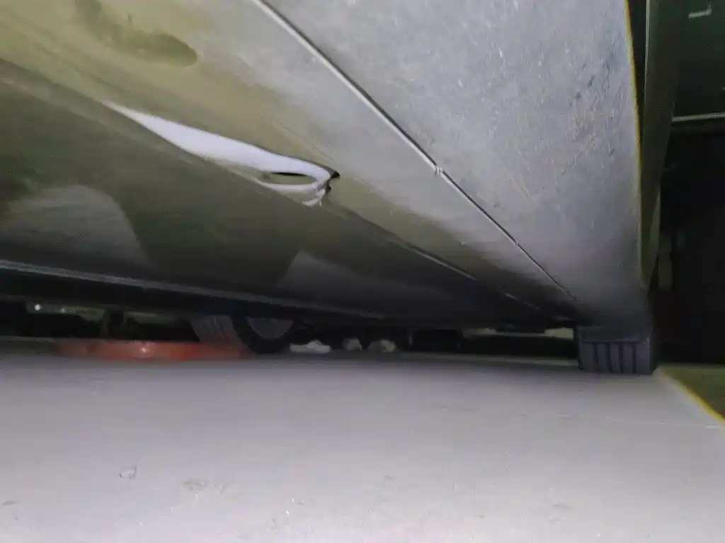 Tesla Model Y — миниатюра 18