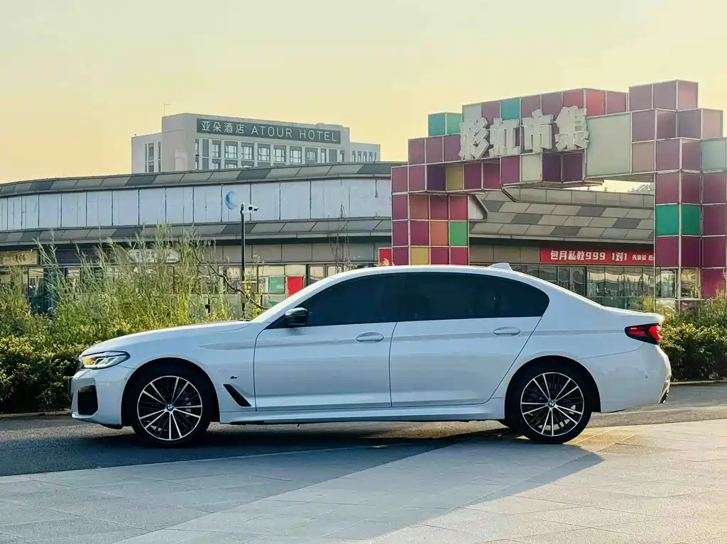 BMW 5 Series — миниатюра 3