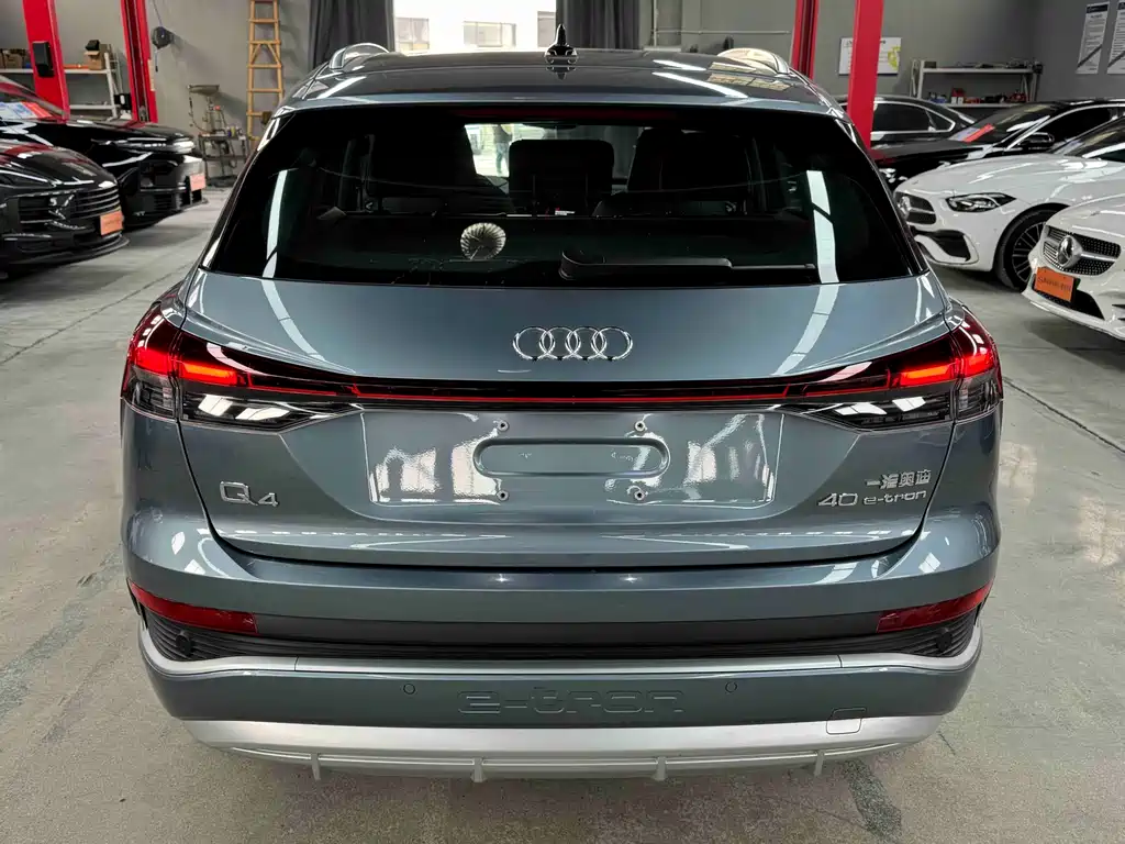 AUDI Q4 E TRON