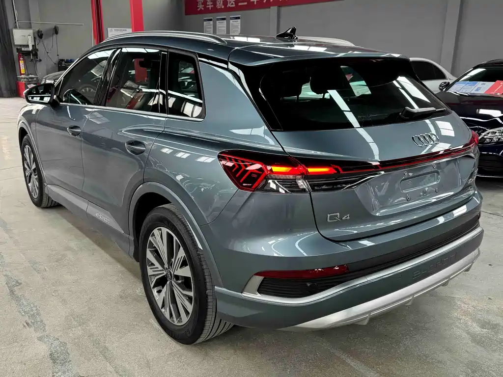 AUDI Q4 E TRON