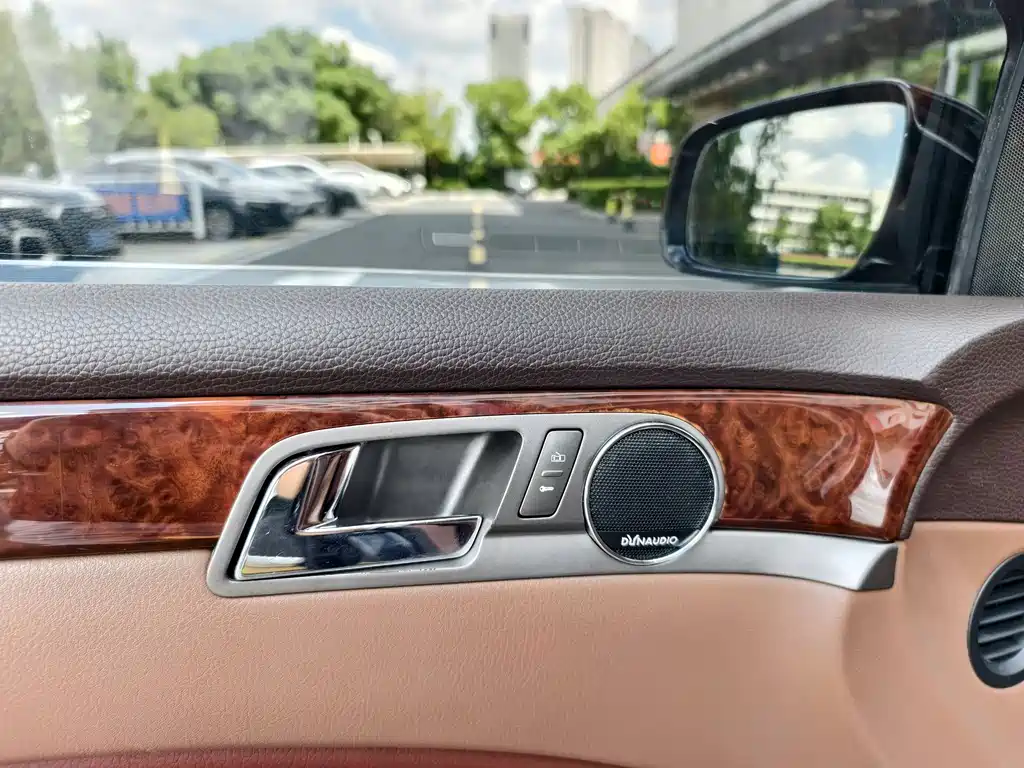 Volkswagen Phaeton — миниатюра 12