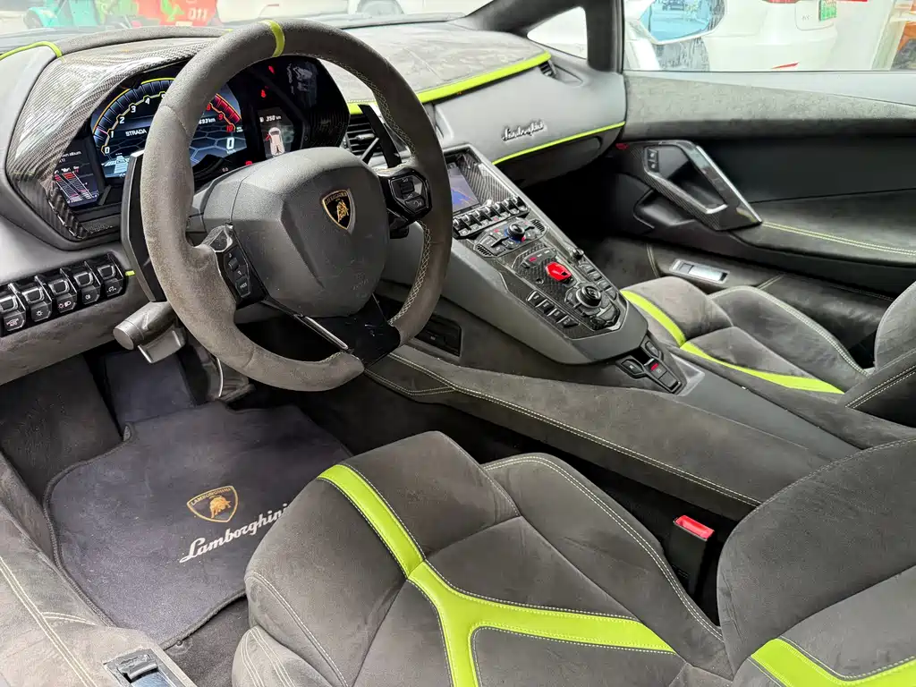 Lamborghini Aventador — миниатюра 5