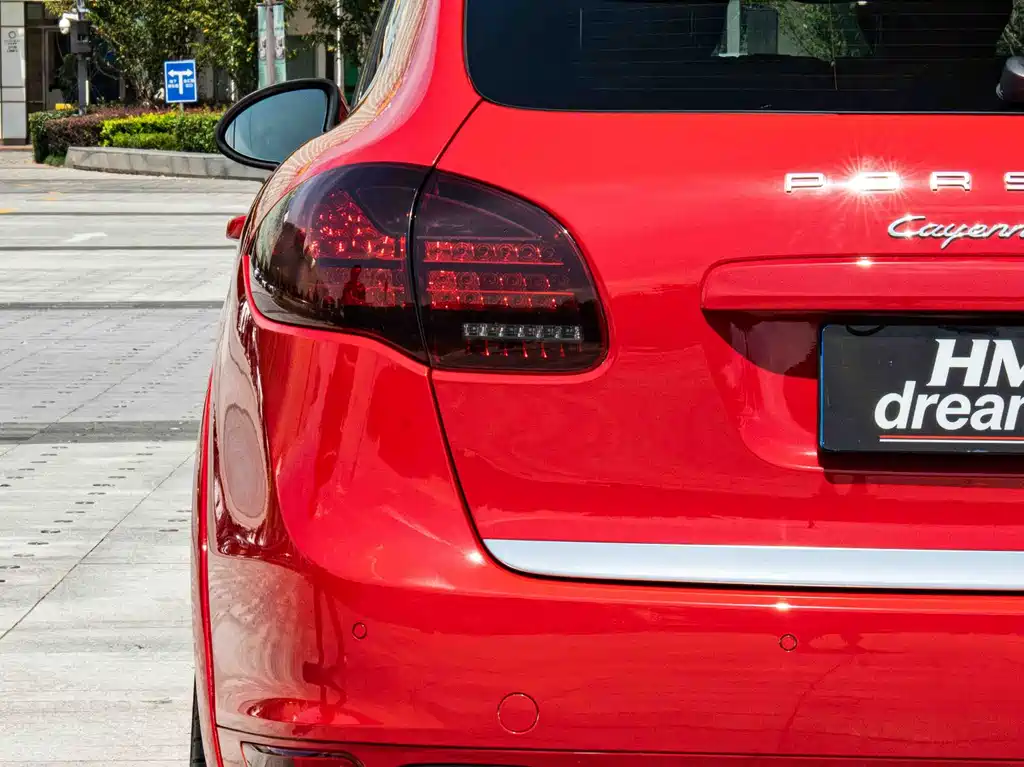 Porsche Cayenne — миниатюра 9