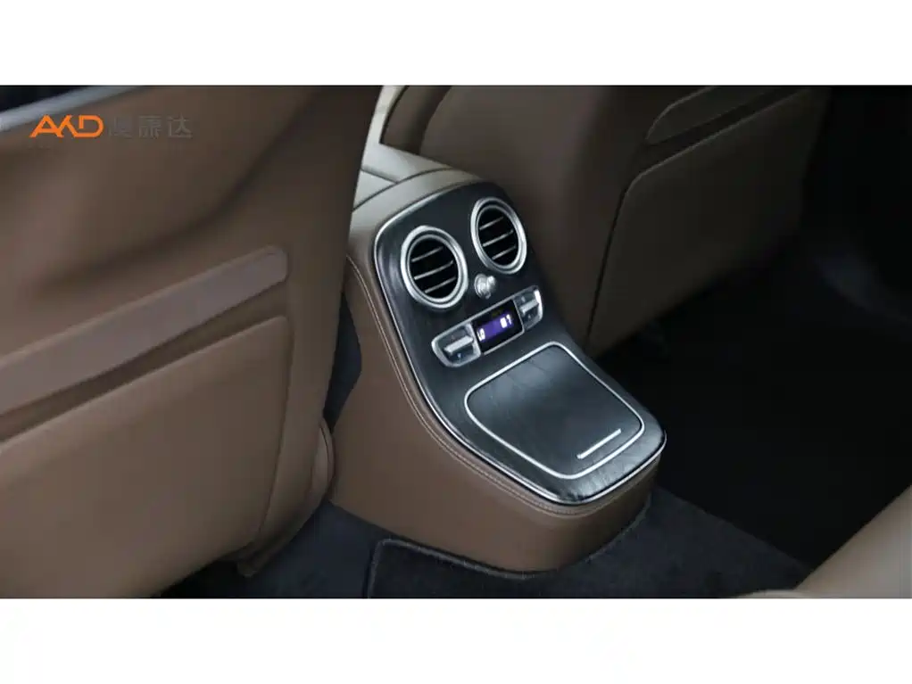Mercedes-Benz E-Class — миниатюра 9