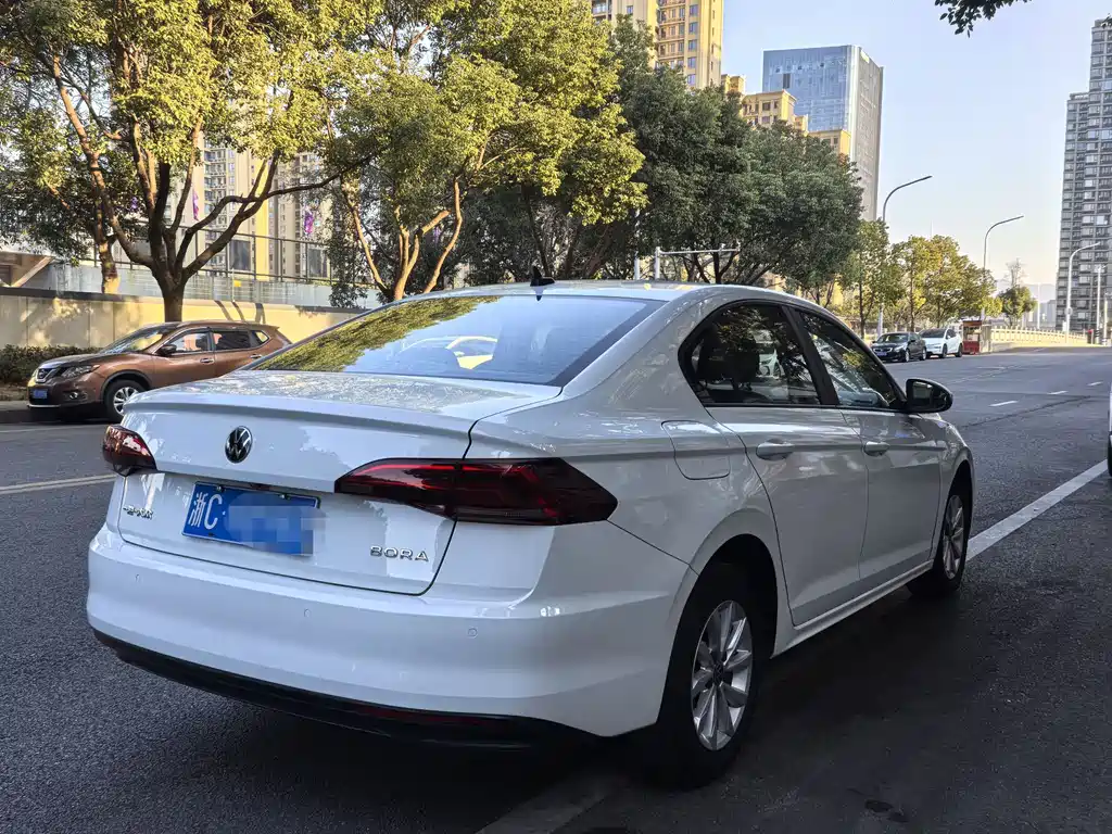 VOLKSWAGEN BORA