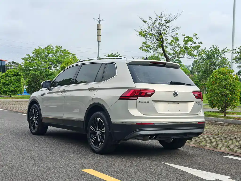Volkswagen Tiguan L L 2019 330TSI AT Comfort VI