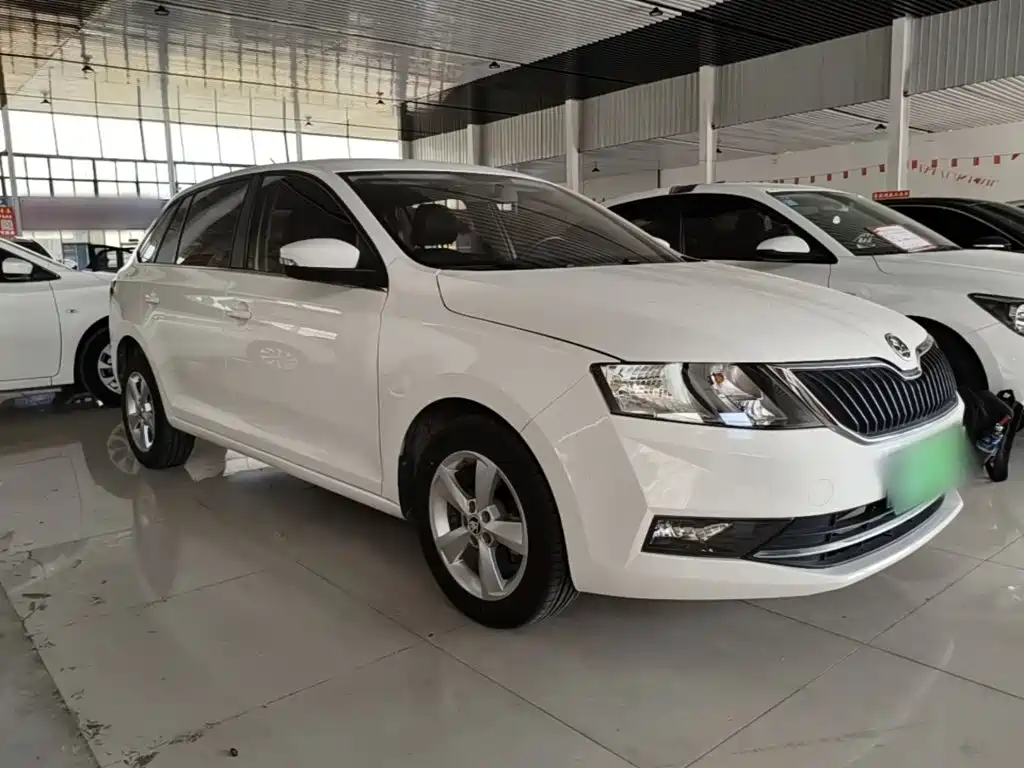 Skoda Rapid Spaceback — миниатюра 4