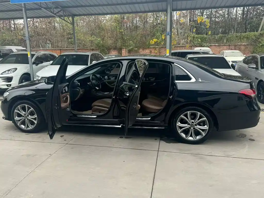 Mercedes-Benz E-Class — миниатюра 4