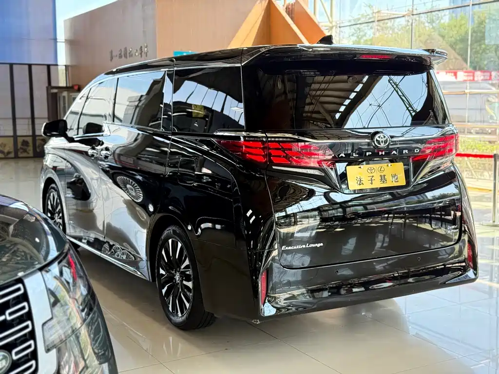 Toyota Alphard — миниатюра 26
