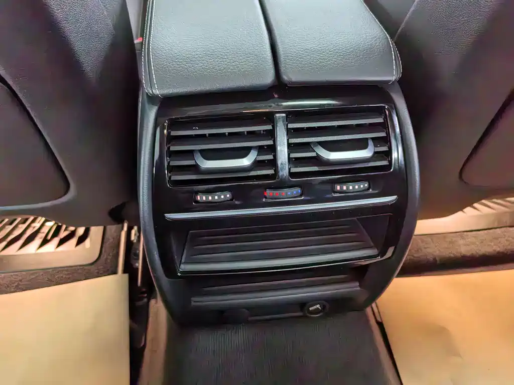 BMW 5 Series — миниатюра 13