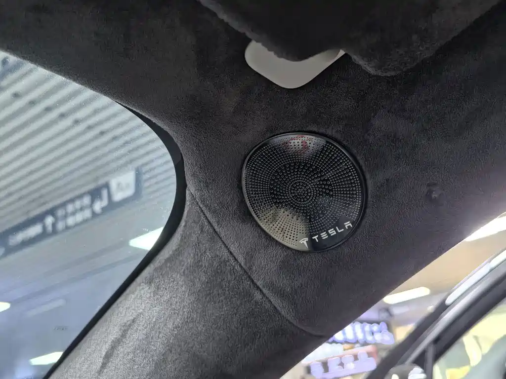Tesla Model 3 — миниатюра 8