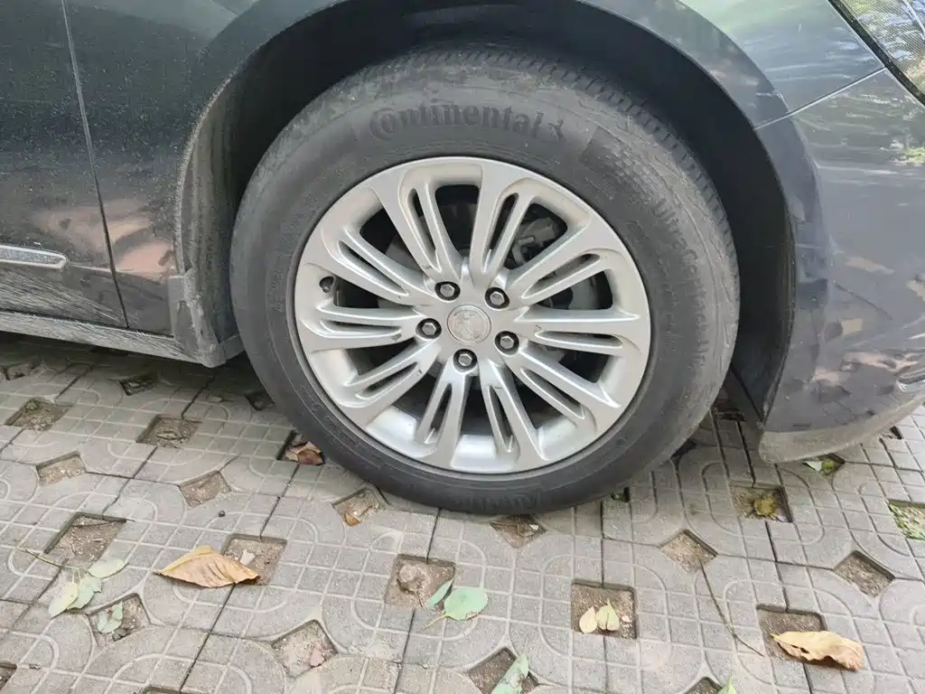 Buick LaCrosse — миниатюра 10