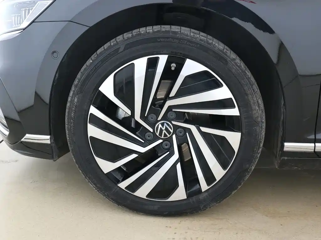 VOLKSWAGEN MAGOTAN GTE PLUG IN HYBRID