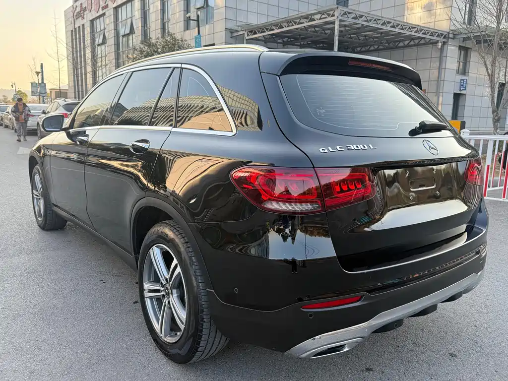 MERCEDES-BENZ GLC