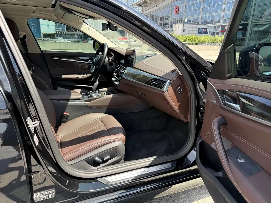 BMW 5 Series — миниатюра 8