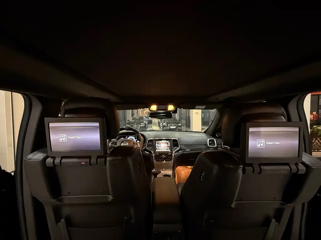 Jeep Grand Cherokee (Import) — миниатюра 15