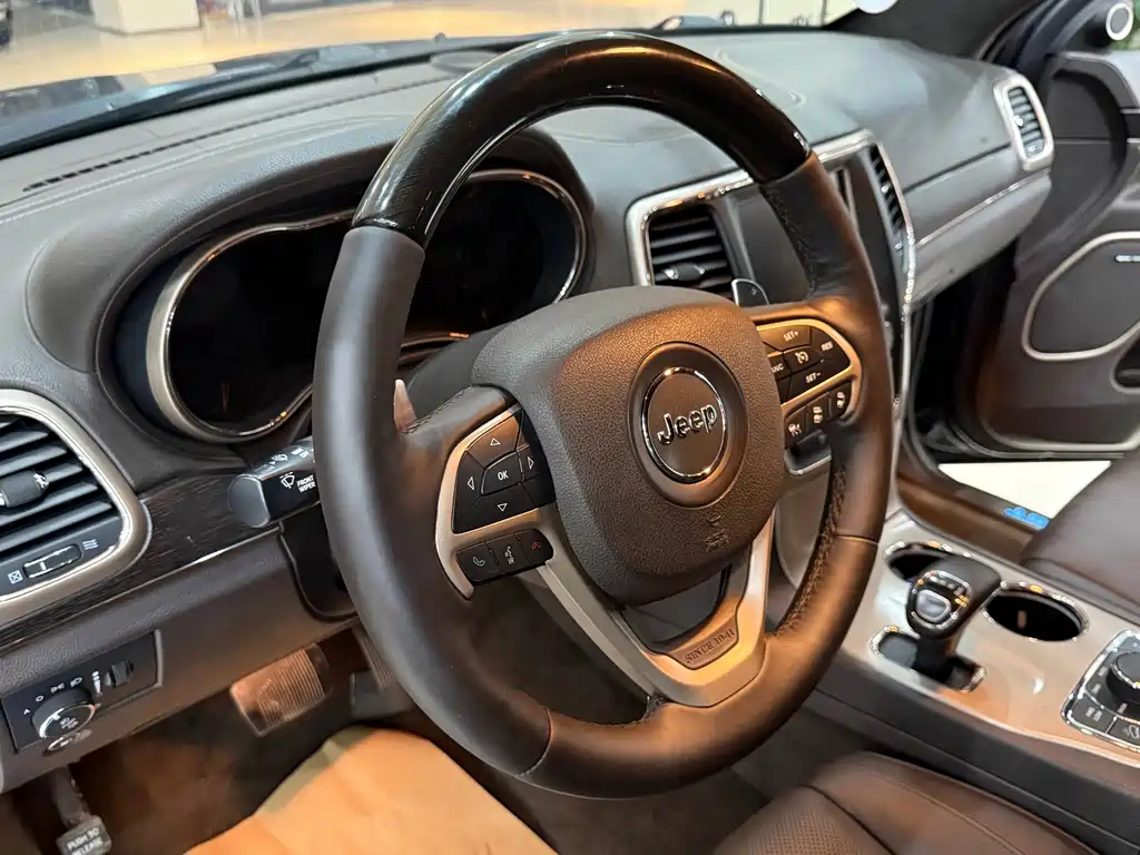 Jeep Grand Cherokee (Import) — миниатюра 9