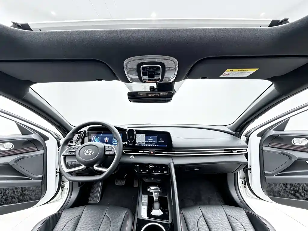 Hyundai Elantra — миниатюра 12