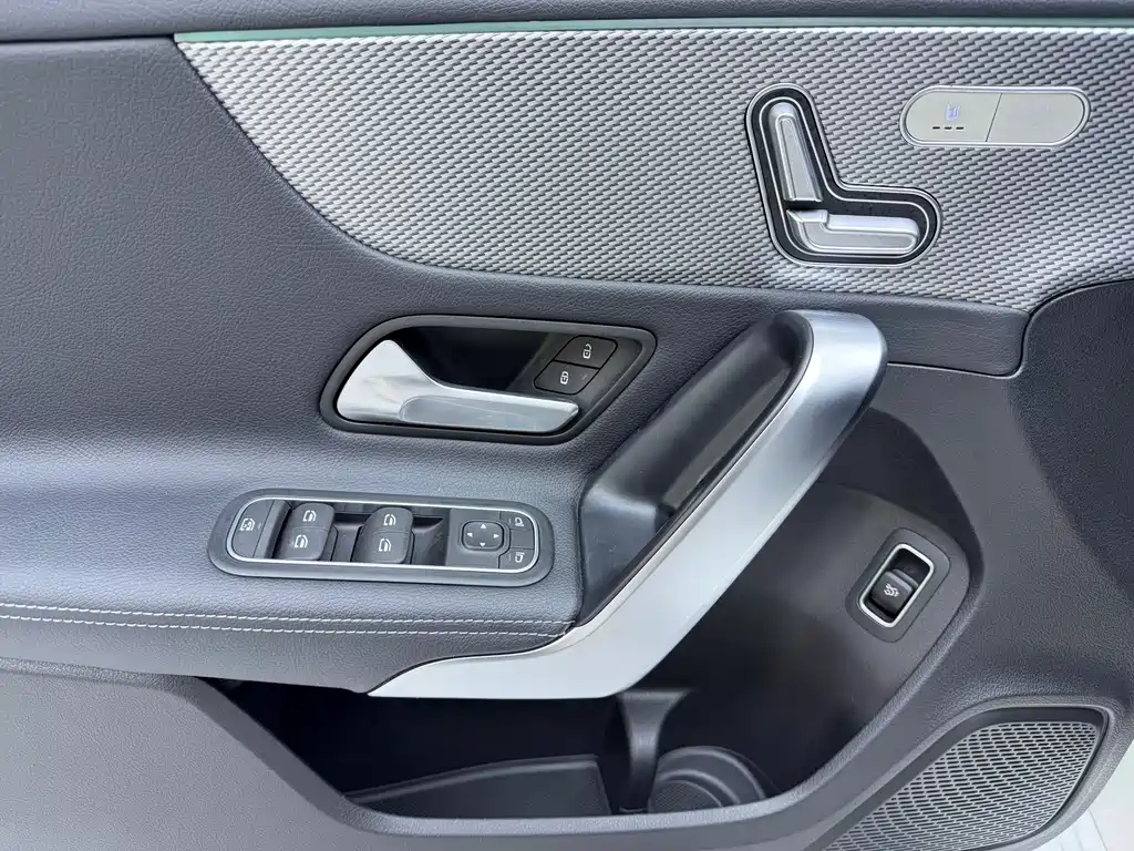 Mercedes-Benz A-Class — миниатюра 8