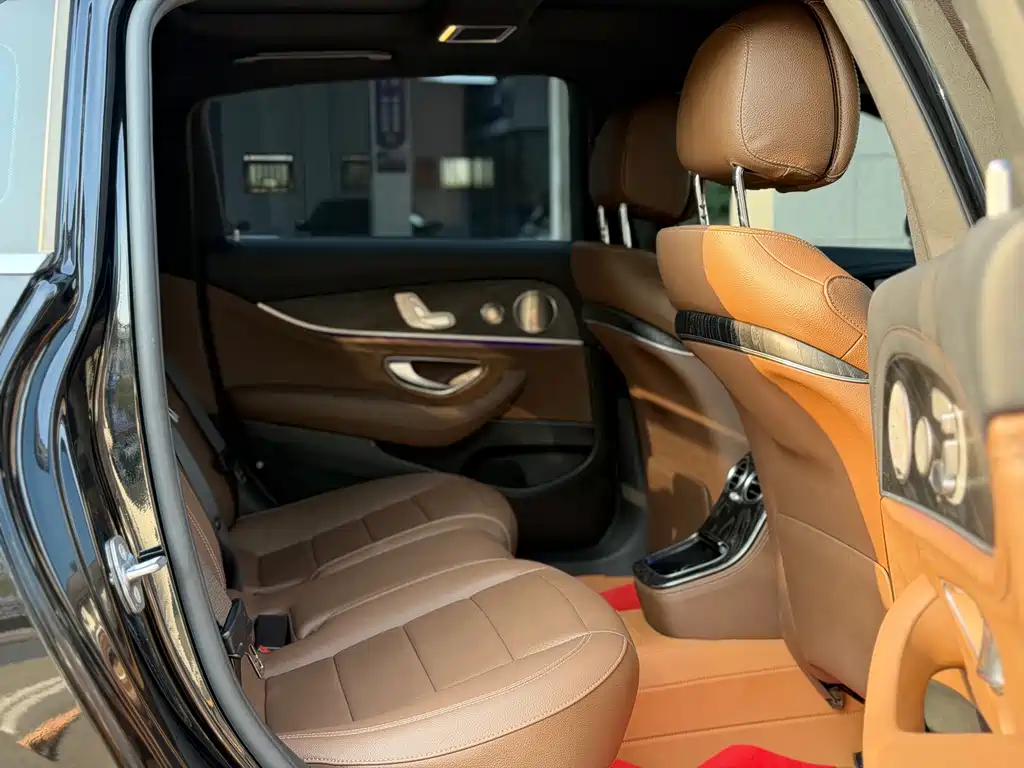 Mercedes-Benz E-Class — миниатюра 14