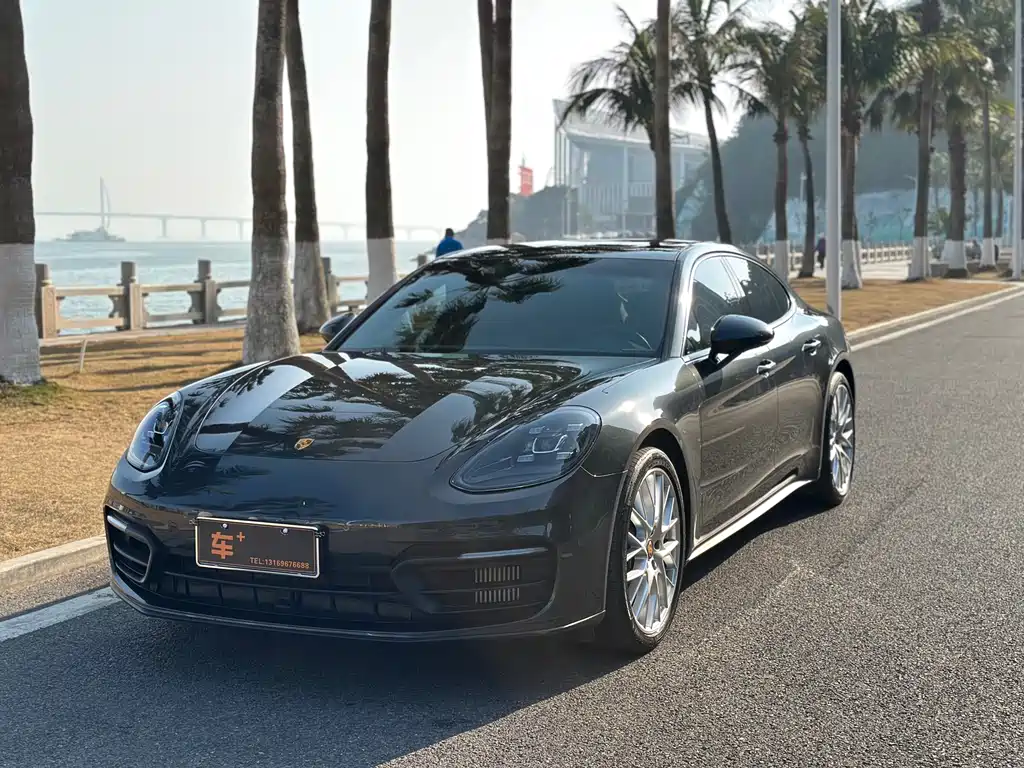 PORSCHE PANAMERA