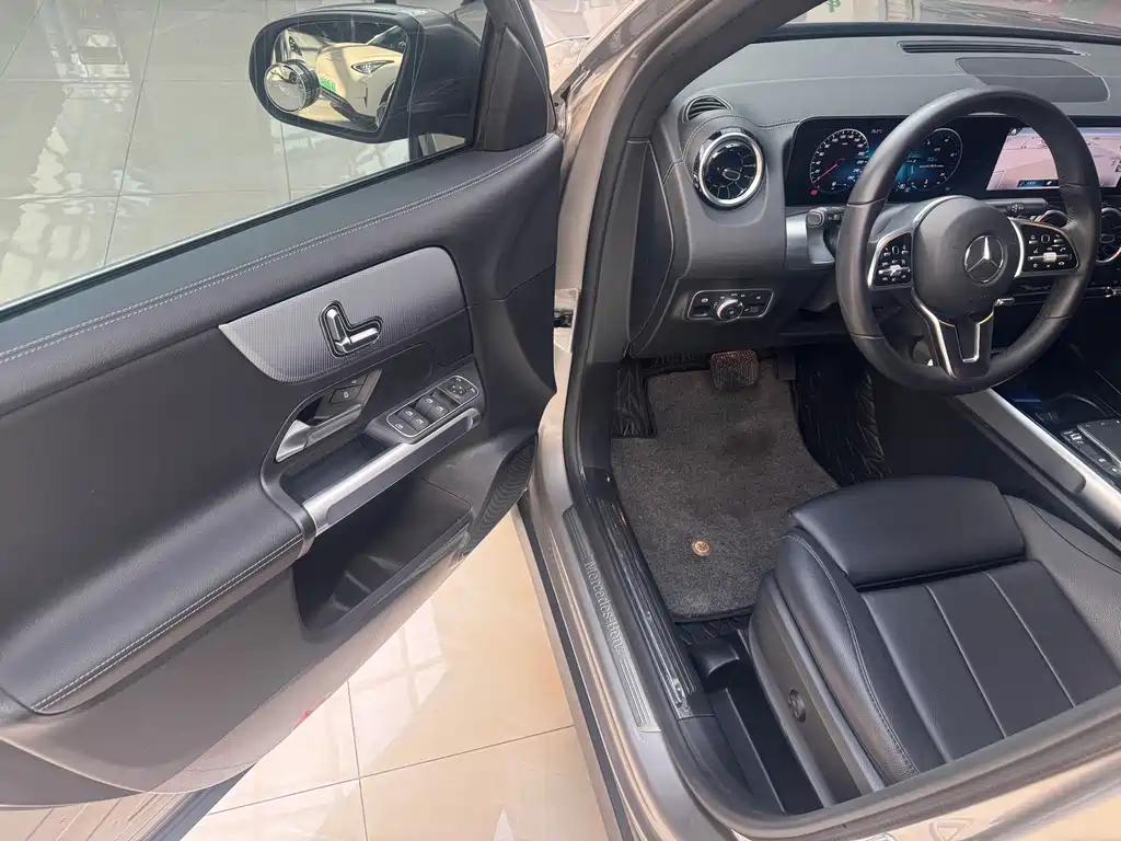 Mercedes-Benz GLB — миниатюра 11