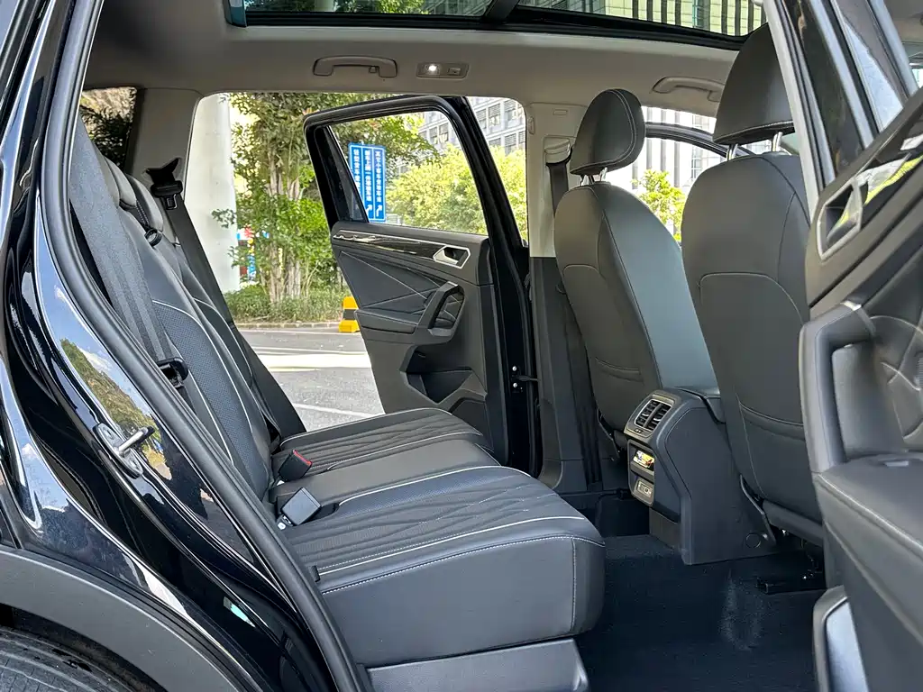 VOLKSWAGEN TIGUAN L NEW ENERGY