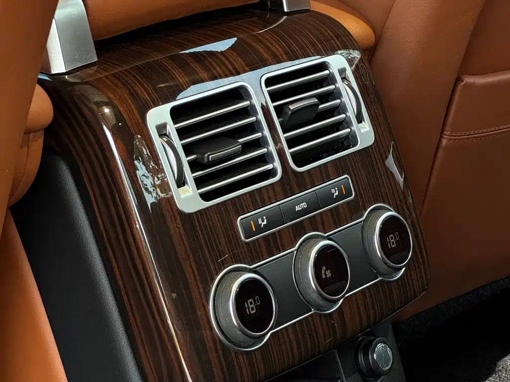 Land Rover Range Rover — миниатюра 18